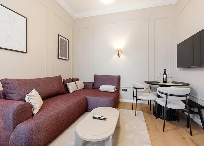 1 Bdr Chic Velvet&marble Bp Jewel Apartment