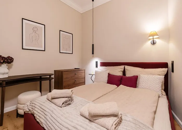 1 Bdr Chic Velvet&marble Bp Jewel Apartment